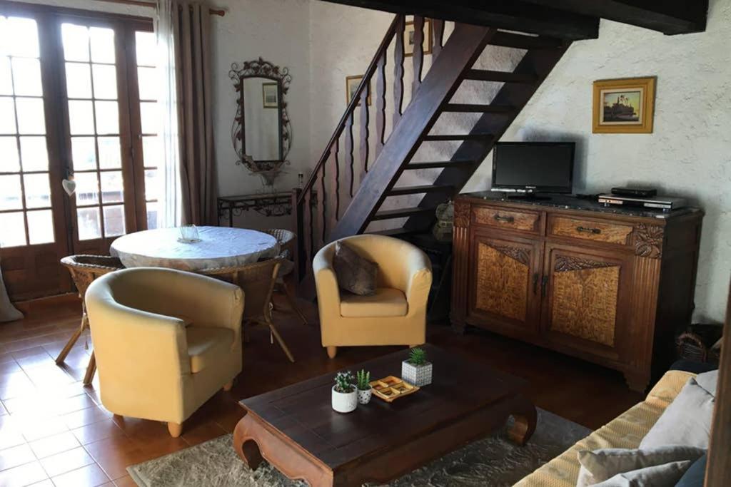Demi villa à 500m de la plage avec vue sur mer. Appietto Extérieur photo