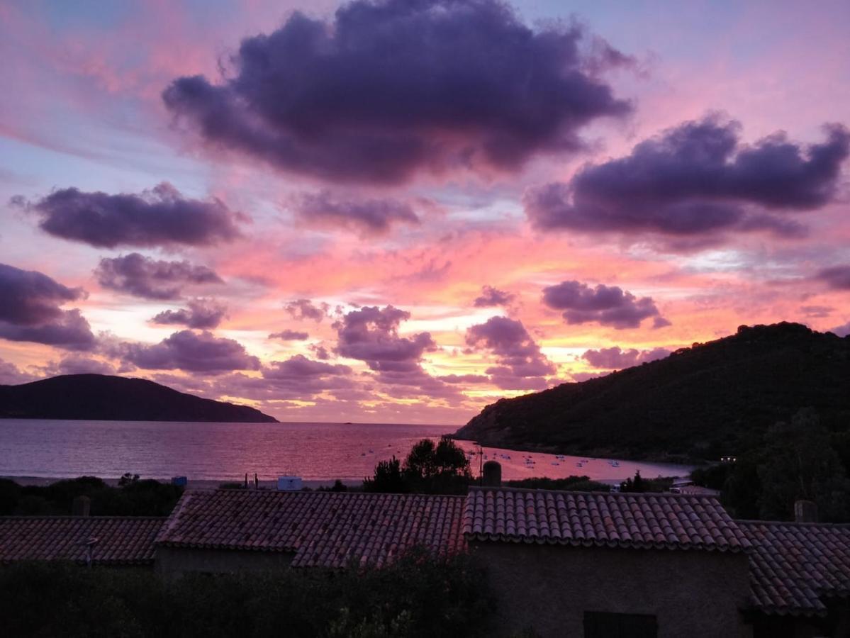 Demi villa à 500m de la plage avec vue sur mer. Appietto Extérieur photo